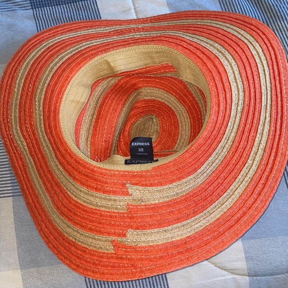 EXPRESS SUN HAT! Size: S/M . Never worn perfect condition! - Picture 4 of 4
